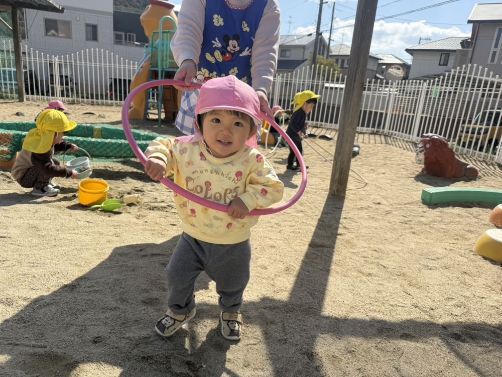 Nちゃんはフープで電車ごっこを楽しみました💕