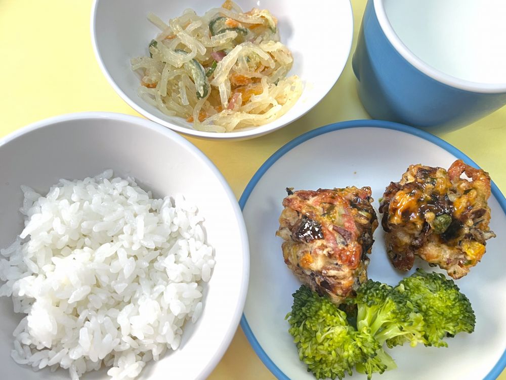 ご飯

たこやき風

ゆでブロッコリー

春雨サラダ

牛乳