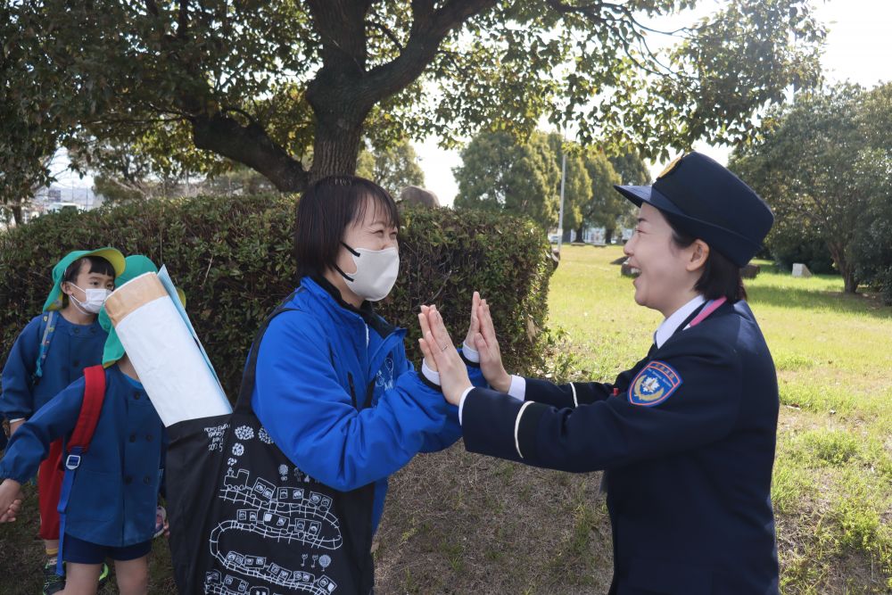 先月のこと・・・
『青山学院大学の塩出翔太さんが「１日消防局長」をするので一緒に盛り上げてくれませんか？』
と、消防署からお誘いをいただきました

事前に打ち合わせをしての当日
担当の消防士長さんは大坂先生の先輩でした
笑顔溢れる再開で始まったイベント☆