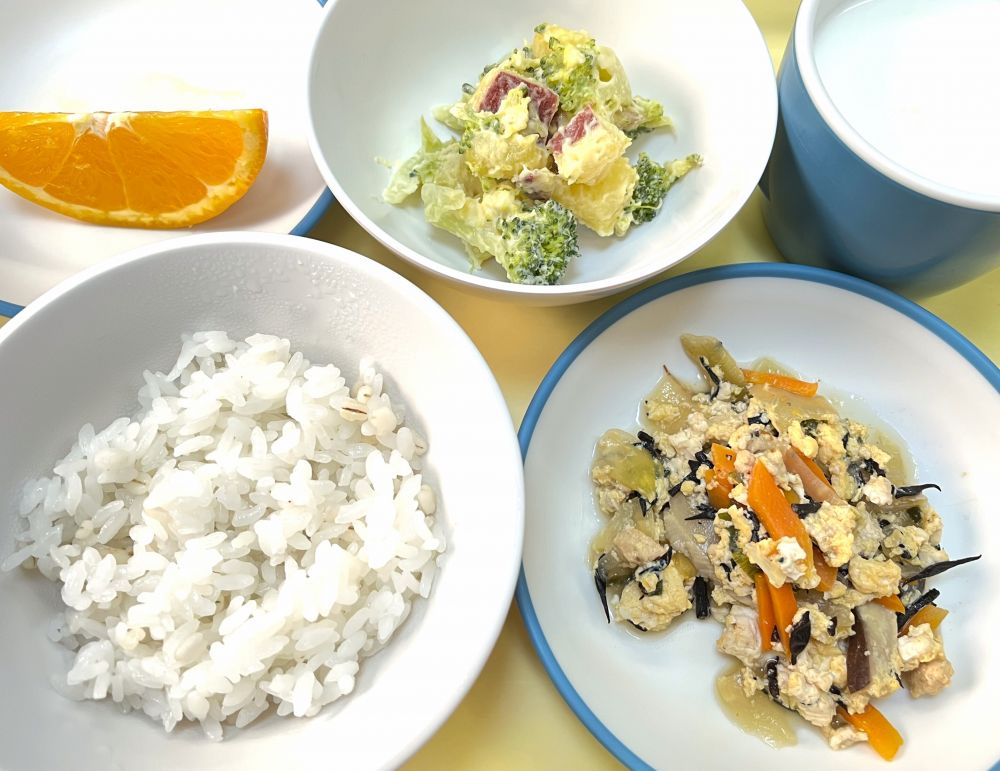 麦ご飯

炒り豆腐

さつま芋ブロッコリーサラダ

オレンジ

牛乳