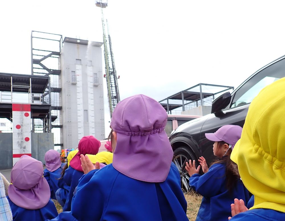 はしご車からの放水💦
思わず拍手👏