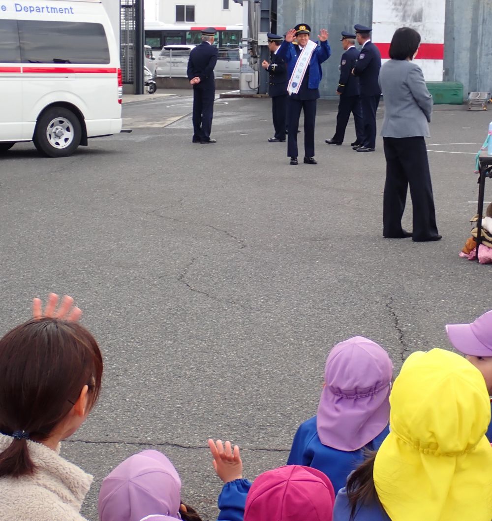 １日消防署長の
青山学院大学 駅伝部　塩出翔太さんが
手を振ってくれました😊