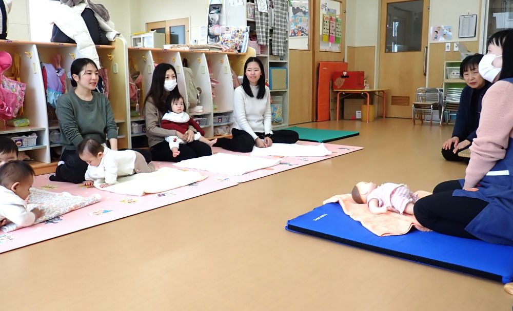 今年度最後の園庭開放♪
講師を招いての、ベビーマッサージ💗