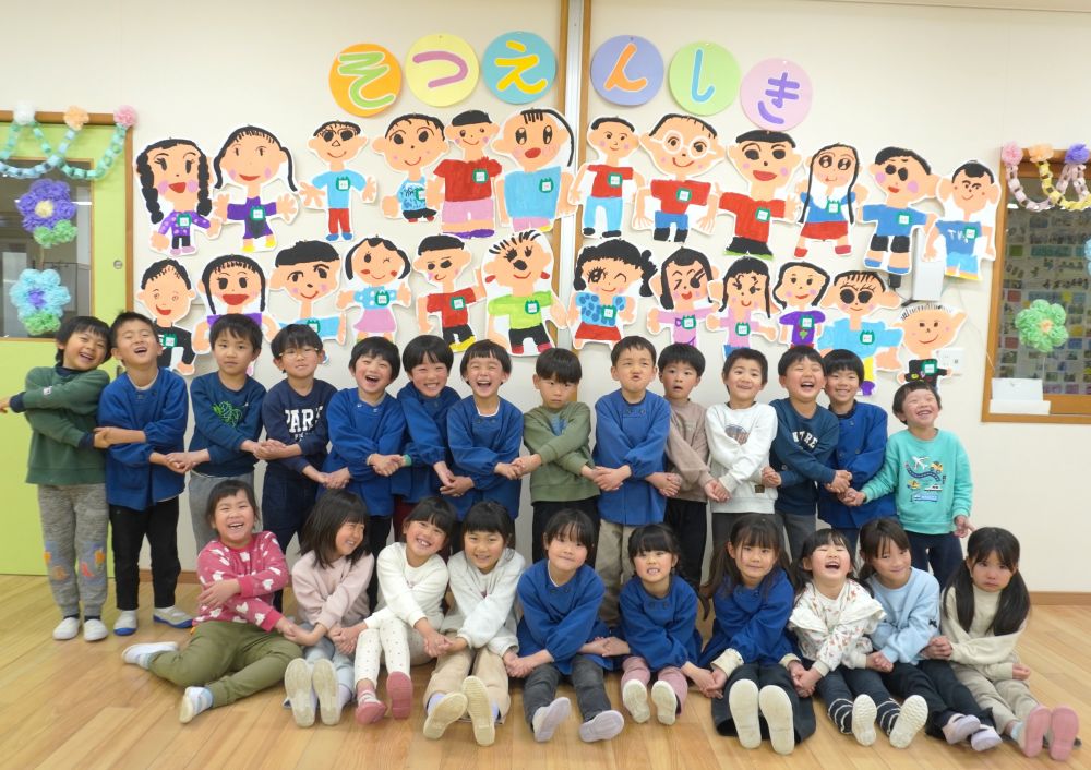 卒園式に向けて…
保護者の方から、【赤ちゃんの頃の写真】と【親から子へ・・贈る言葉】を預かりました

可愛い顔と保護者の方の想い…
一言の贈る言葉と一緒に書かれている想い
感極まるものがありました

一人一人、大切に想われ、ここまで成長してきた事・・
その過程にゆめはうすが在る事
ゆめはうすが一緒に育てる事が出来て本当に幸せです

出会えたこと、一緒に過ごした日々に感謝です
ありがとうございます