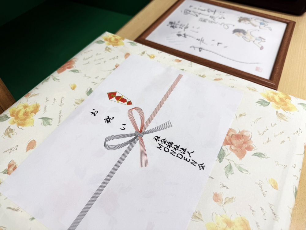 思い出の詰まったアルバム
そして、グランドチャンピョン賞の色紙

5歳児24名、一人一人のアルバムを丁寧に作りました
とても重い、沢山思い出がいっぱいのアルバム
いつか、“こんな日があったな”と振り返る日が来てくれる事を願って…