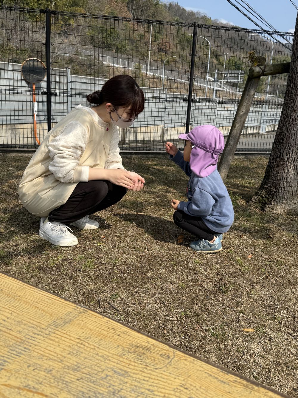 Hくんは、たくさんの木の実を集めて、
先生に集めたことを報告✨️

｢いっぱい集めたね♡すごいね♡｣と、
褒めてもらってルンルンなHくん♬