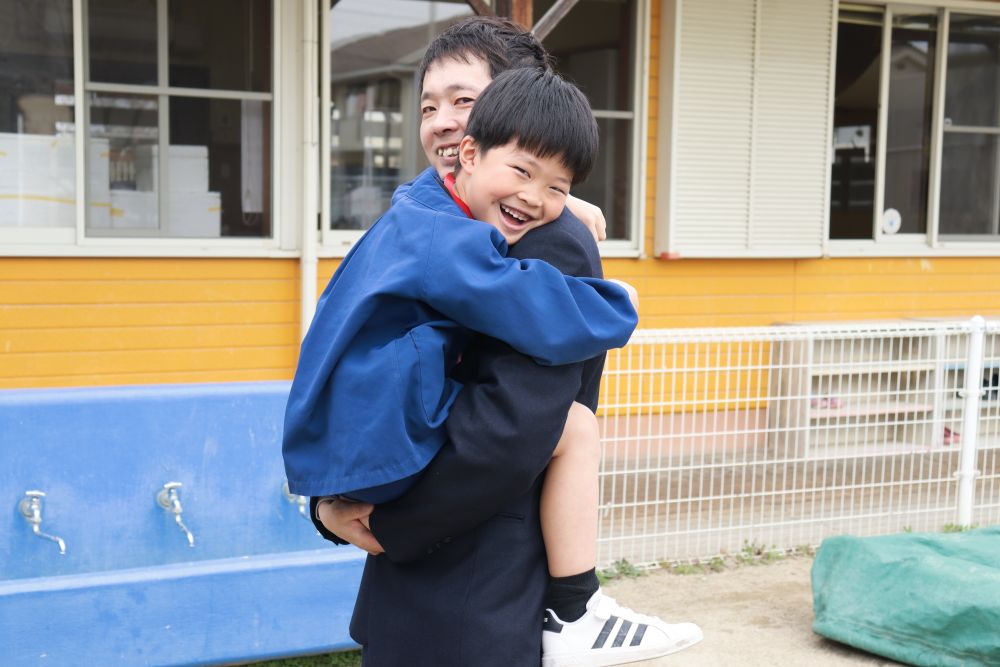 【こころのねっこ】
♪はじめてのであい
　はじめてのなかま
　はじめてしった　たくさんのこと
　ここですごした　まいにちが
　みんなのこころのねっこになれ



子どもたちのたくさんの成長を
一緒に感じて　共感して　見届けられて
職員一同幸せでした♡