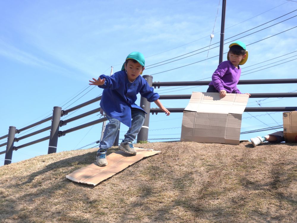 サーフィンに挑戦したり…！？♡


桜…　芝滑り…　こいのぼり…　落ち葉…　マラソン…
いっぱい来た”黒崎水路”
自然いっぱいで日当たりも良く
心地よくゆったり遊んだ思い出が蘇る♡
