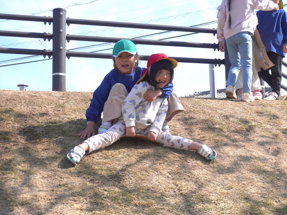 後ろからTちゃんの体をギュっともって支えるYちゃん♡
”守る”が自然にできるように…♡