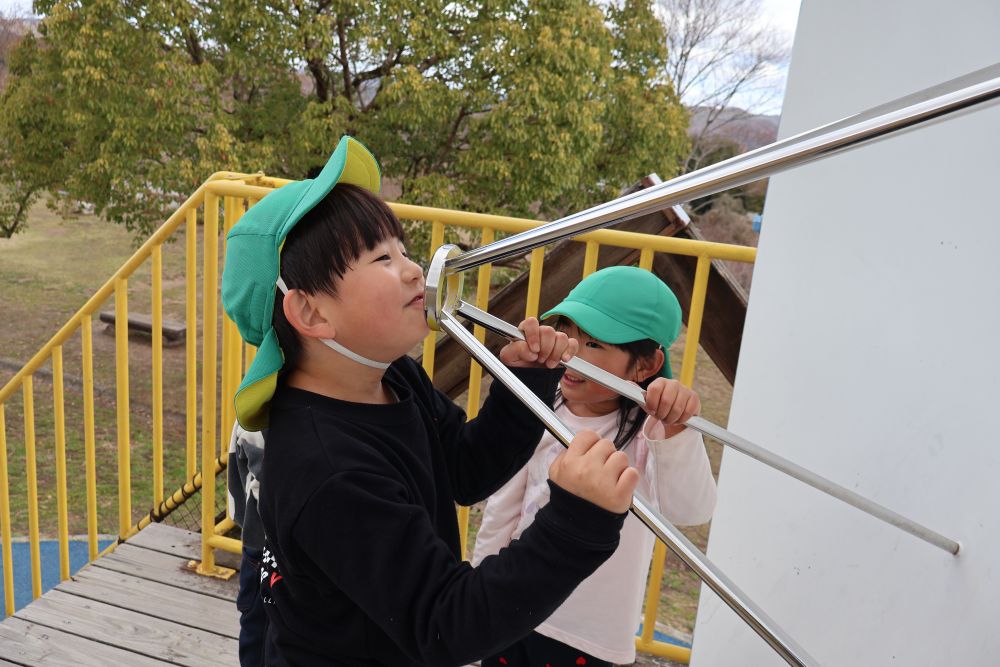 「僕も～」　「俺もしたい！！」
友達が集まってきます！！
「おーい」　「お腹すいた～」
「Yくーん！！」
遠くの場所にいるのに会話が
出来るのが楽しくて場所の取り合い♡