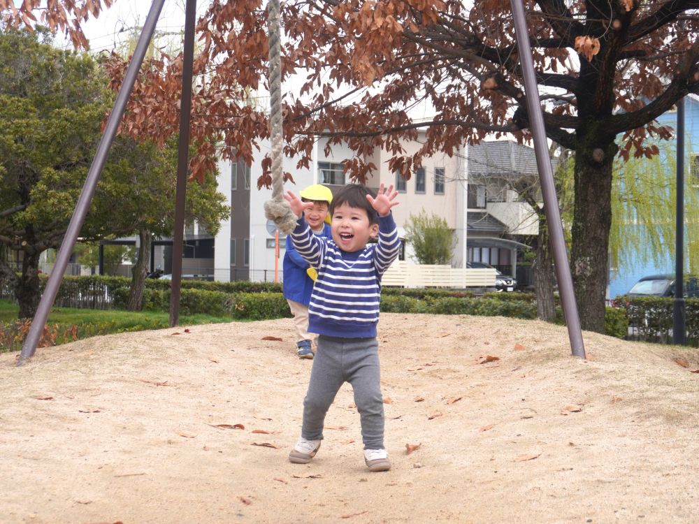 ロープをはなしたらヒューっと進んじゃう！
それを追いかける！
おもしろくて楽しくて何回も繰り返し楽しむSくんとNくん♡