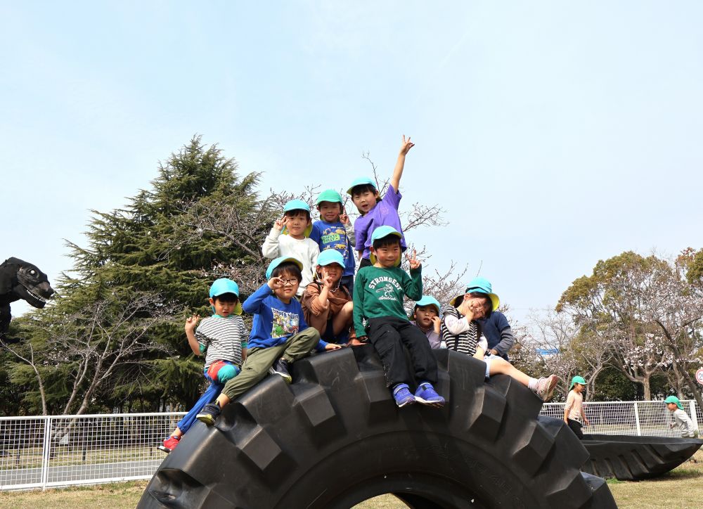頂上からの眺めは最高☆
友だちと一緒に登ることで高さへの怖さが少しずつなくなり・・・
タイヤへ登る楽しさや嬉しさに改めて気がつき大満喫していました♡

