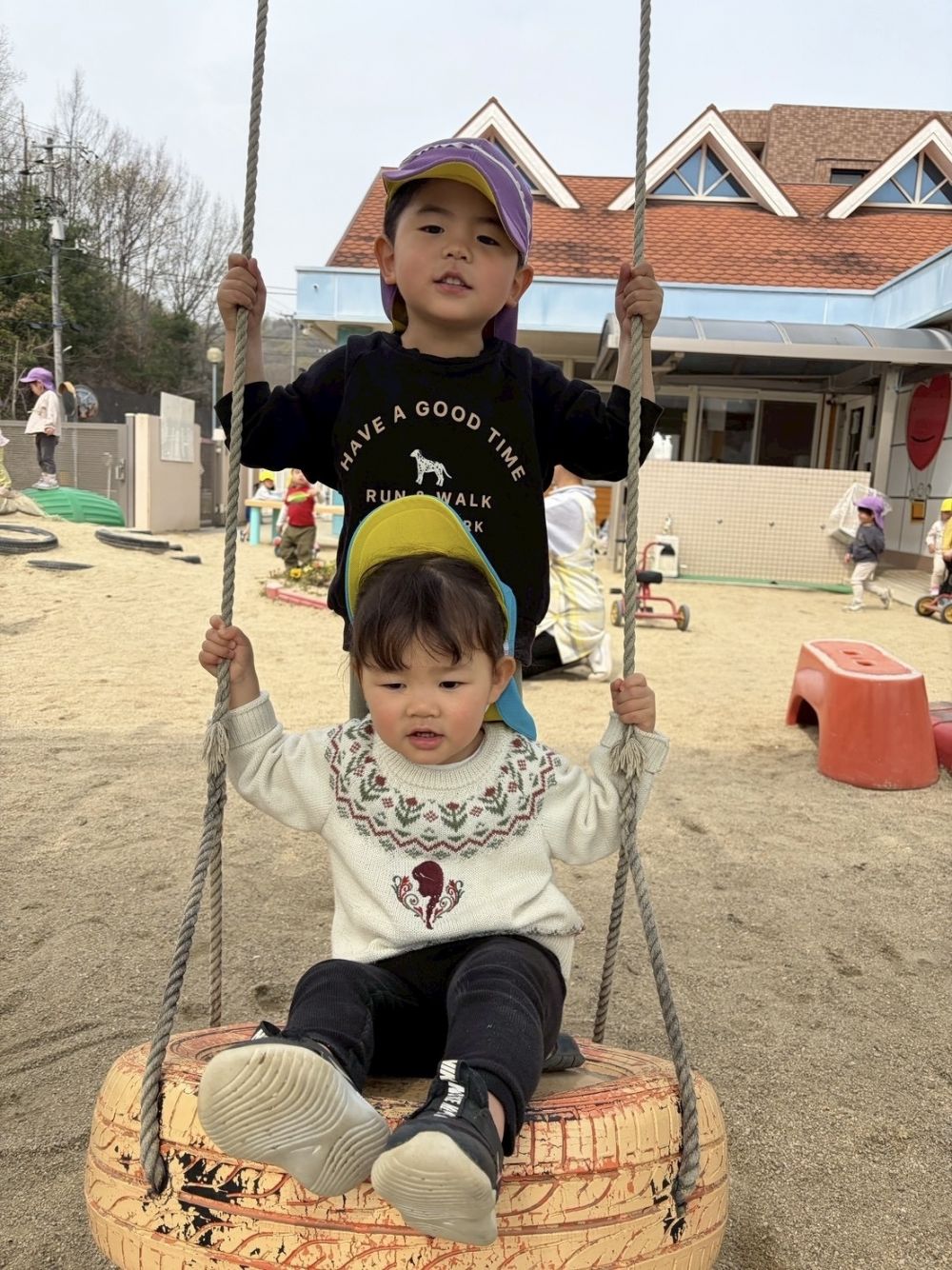 ヒヨコ組さんと一緒にブランコ～♬