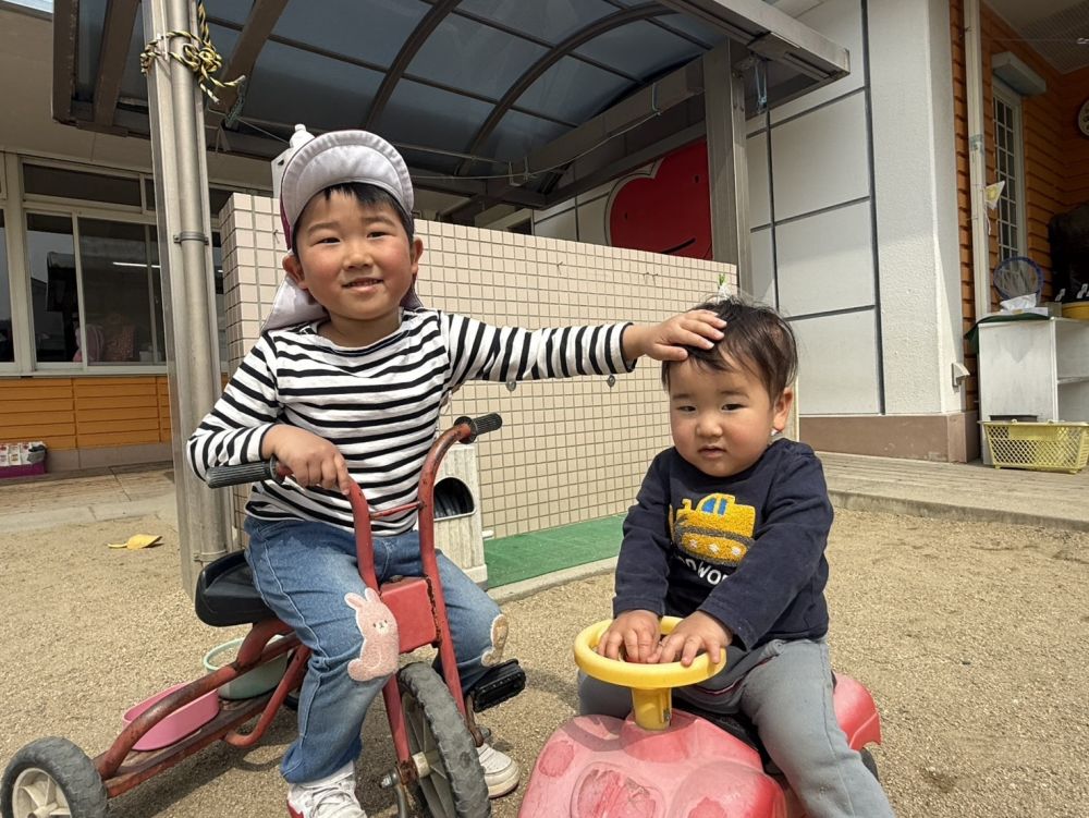 小さい友達可愛い♥️

下のクラスの友達とも、
たくさん遊んだね☺️