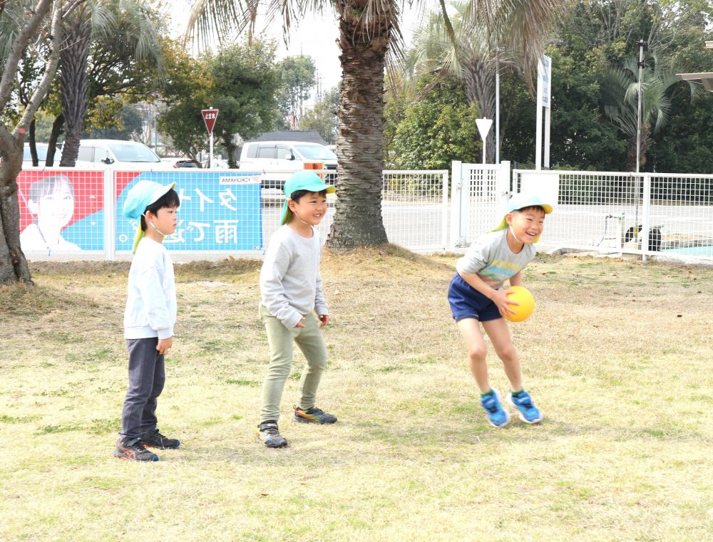 好きな遊びをキリン組さんと一緒に♡
ゾウ組さんもキリン組さんも全力でドッジボールを楽しんでいました！