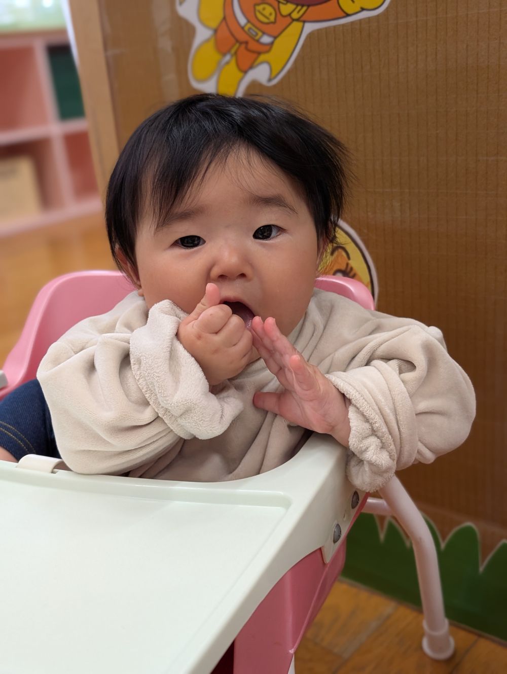 Kちゃんもおやつを見つけると、
自分で”ぱくっ”と食べていました😊