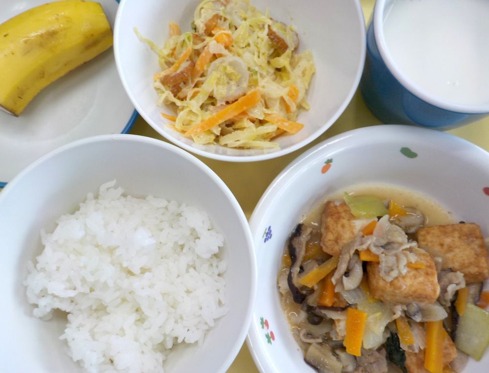 ご飯

厚揚げのみそ炒め

キャベツのゴマネーズ和え

バナナ

牛乳