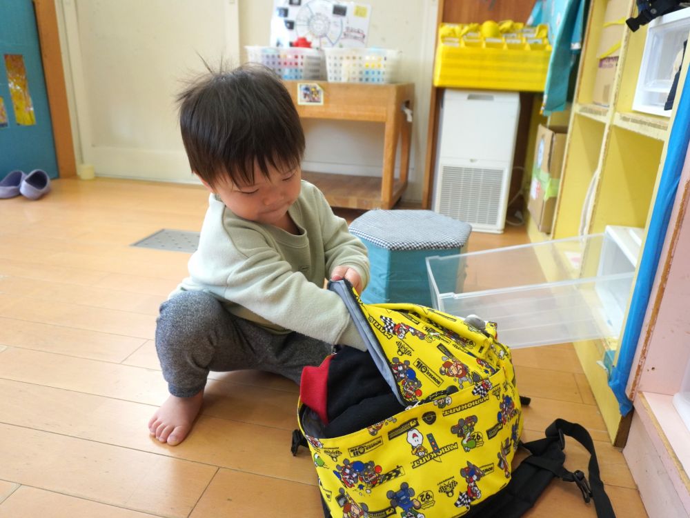 リュックがお気に入り♡
ボックスの中身を全部リュックに詰めて…
どこに行くのかな？♡