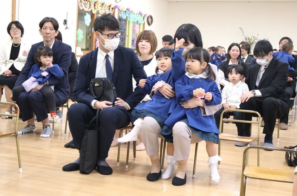 新しい出会いがいっぱいの春
雨とともに幸せがたくさん降りこんだ入園式



ドキドキする気持ち
ワクワクする気持ち
一人ひとりの気持ちに寄り添いながら
成長する姿を見守っていきたいです♡