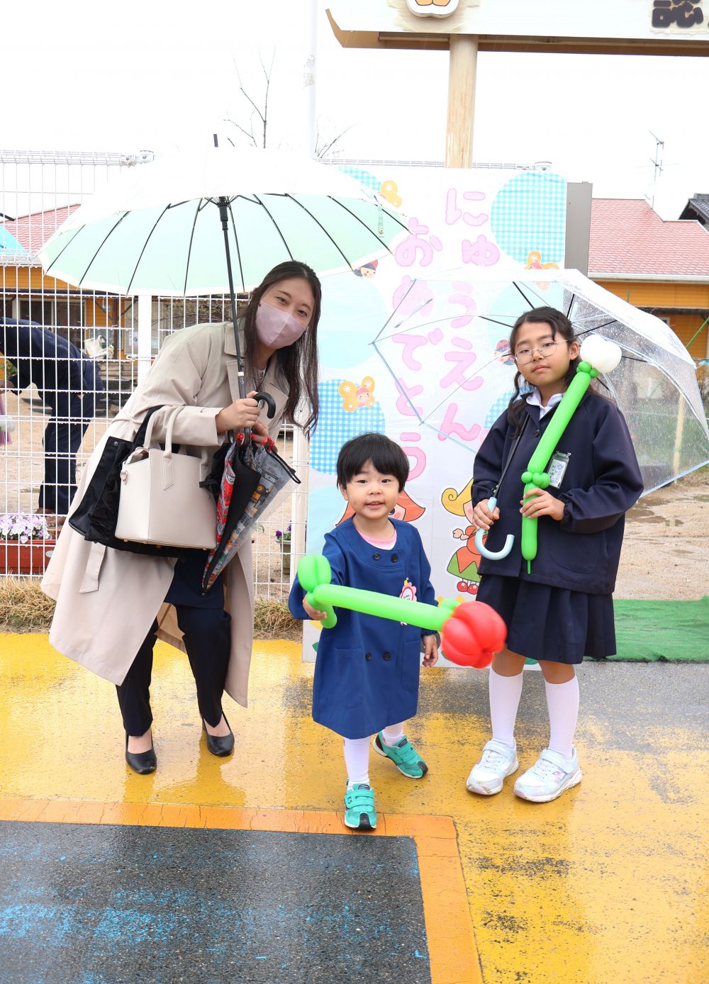 泣いて笑って、時にはけんかして…
ゆめはうすで出会えた素敵な縁を大切にしながら
一日一日を大切に過ごしていきたいと思います♡
ご入園おめでとうございます♡