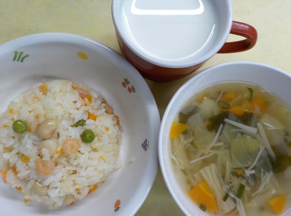 にんじんピラフ

春キャベツのスープ

牛乳