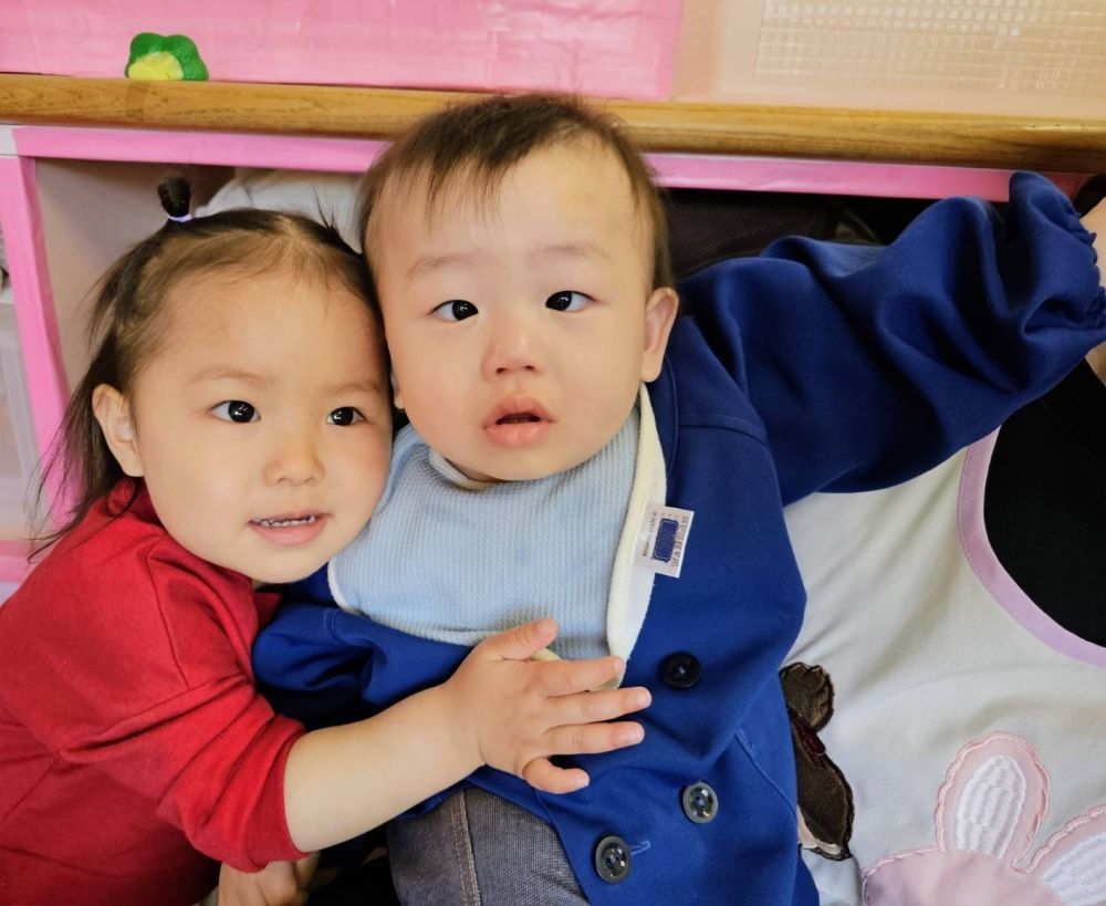 ヒヨコ組さんに新しいお友達が入園しました！！


新しいお友達が嬉しくて思わずぎゅー💕
