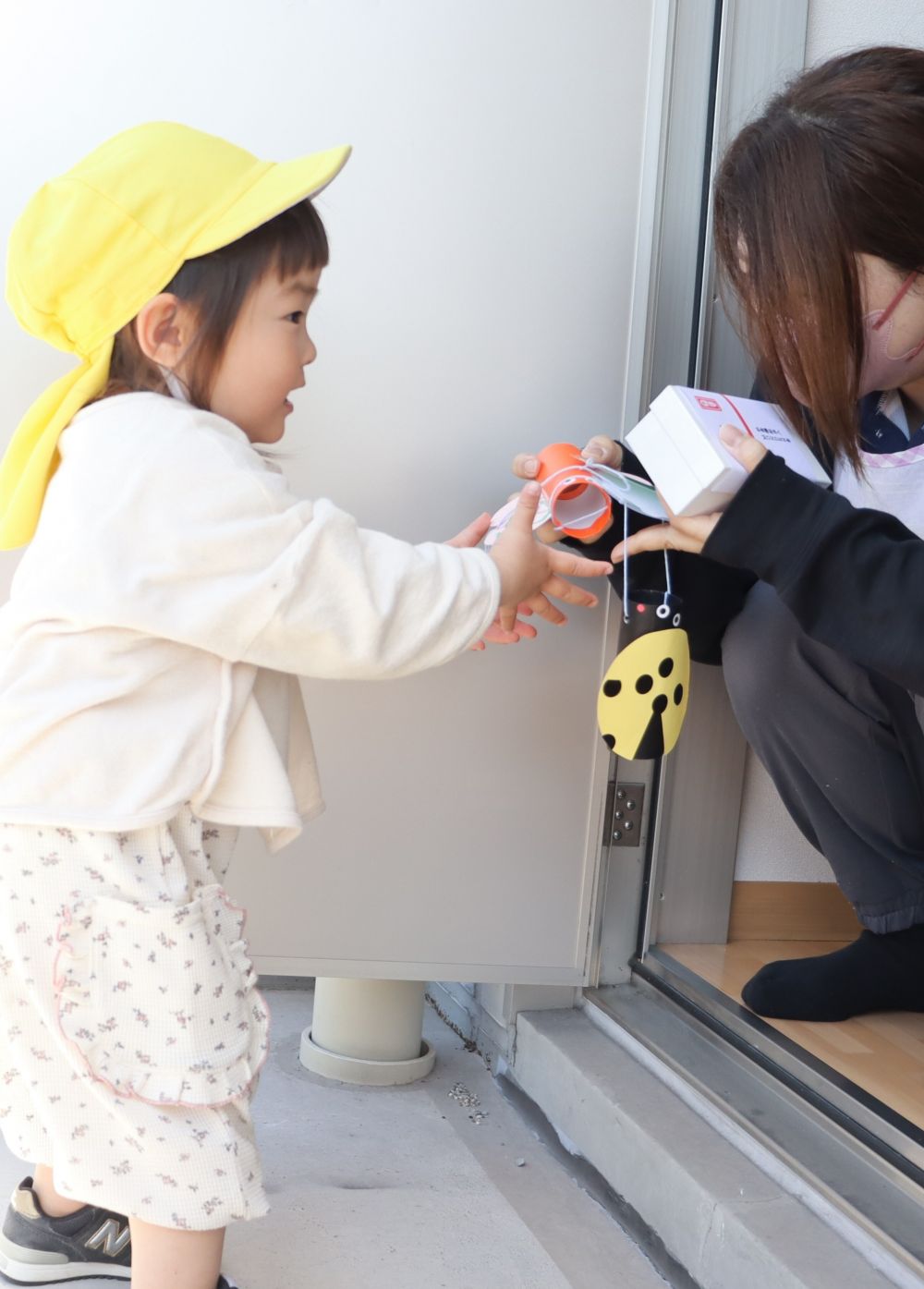 「みんなでつくったよ。
　　　かざってください‼」