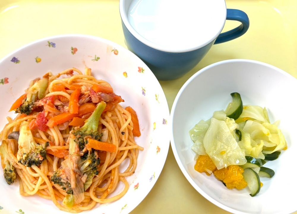 きのこのトマトスパゲティ

フレンチサラダ

牛乳
