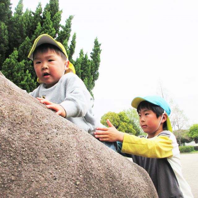 ＊　２・5歳児　キリン組さんとお散歩　＊