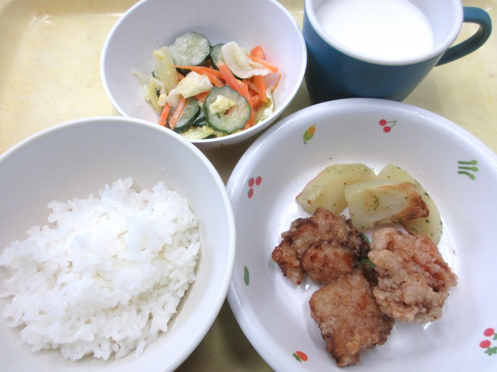 ご飯

塩からあげ

焼ポテト

コールスローサラダ

牛乳

