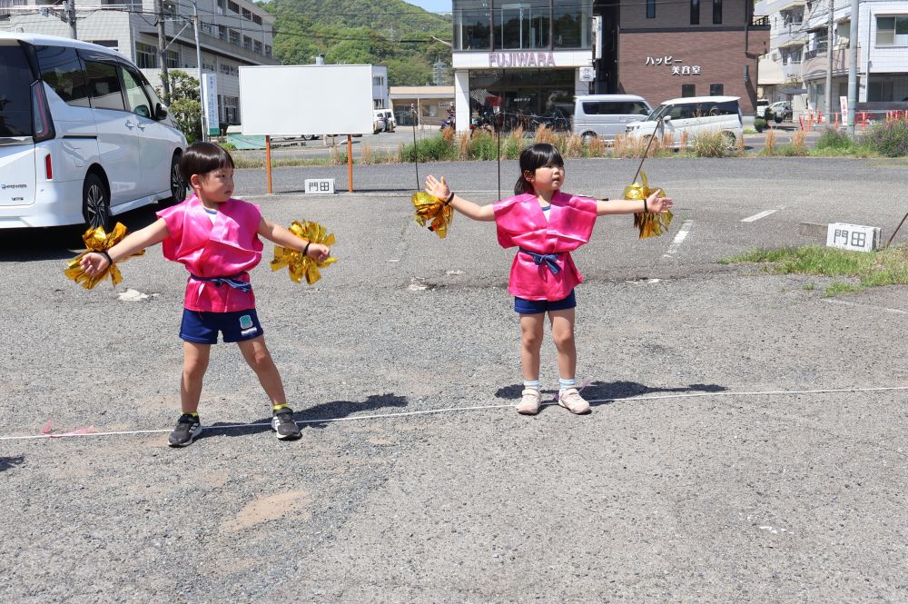 「ええじゃん踊る？」
「衣装着る？」　「お家の人来るん？」
毎日楽しんで踊っていますが
本番はたくさんの人がいます…
ドキドキしたり、緊張したり
恥ずかしくなったり…
一人一人思いはありますが
みんなが楽しめると嬉しいです♡
