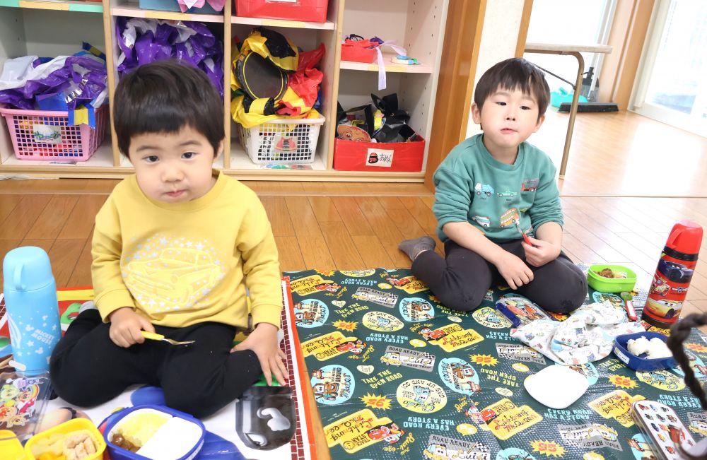 夢中になって食べたり、
友達と会話を楽しみながら食べたり…

愛情いっぱいのお弁当、ありがとうございました♡