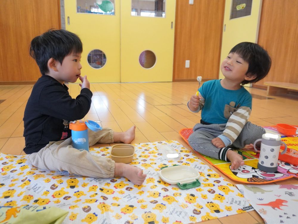 「美味しいね？」
「お弁当おいしい？」
「おいしいねー♡」
何回も”おいしいね”と言い合ったり・・・♡

あっという間にピッカリーンなお弁当箱！！
愛情たっぷりのお弁当をありがとうございました♡