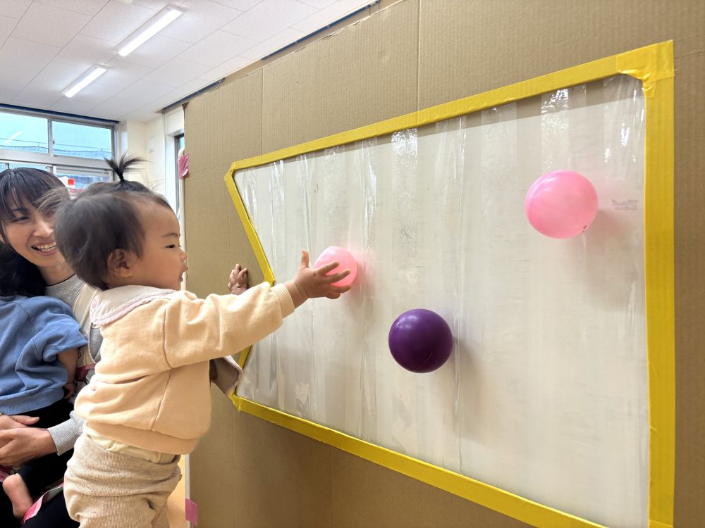 ボールをくっつけて
　こいのぼりのうろこ🔴