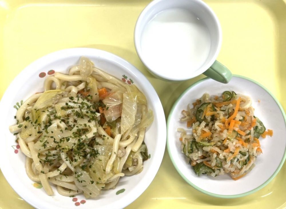 プルコギ風焼きうどん

切干大根ときゅうりのごま和え

牛乳
