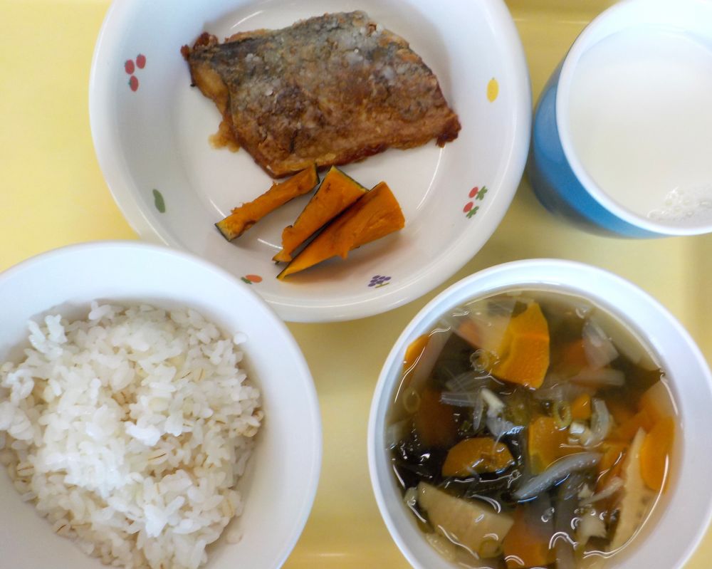 麦ご飯

さばの竜田焼き

焼きかぼちゃ

若竹汁

牛乳