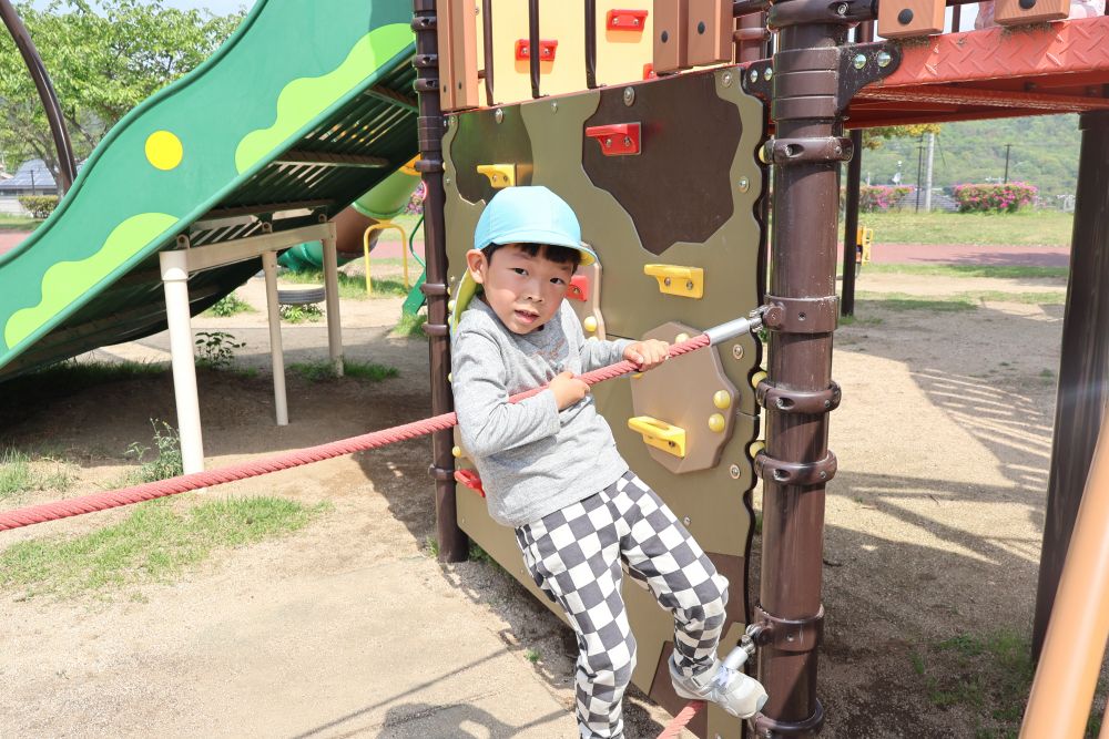 Iくんも出来る！！
自信満々に見せてくれます♡

前は出来なかったことがいつの間にか
出来たり、やってみたい！！と挑戦したり
いろんな姿を見せてくれるみんな
一人ひとりの出来た！！楽しい！！難しい…
という思いを私たちも一緒に共感しながら
日々を過ごしていきたいと思います♡
