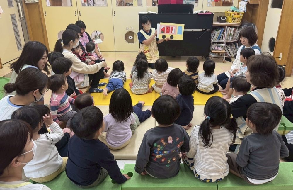 出し物は…
バスにのってやってきたのは…

いちご、はち、てんとうむし、チューリップ…
春ならではの、食べ物や生き物やお花🌷

みんなとっても上手に歌ってくれました🐞🎶