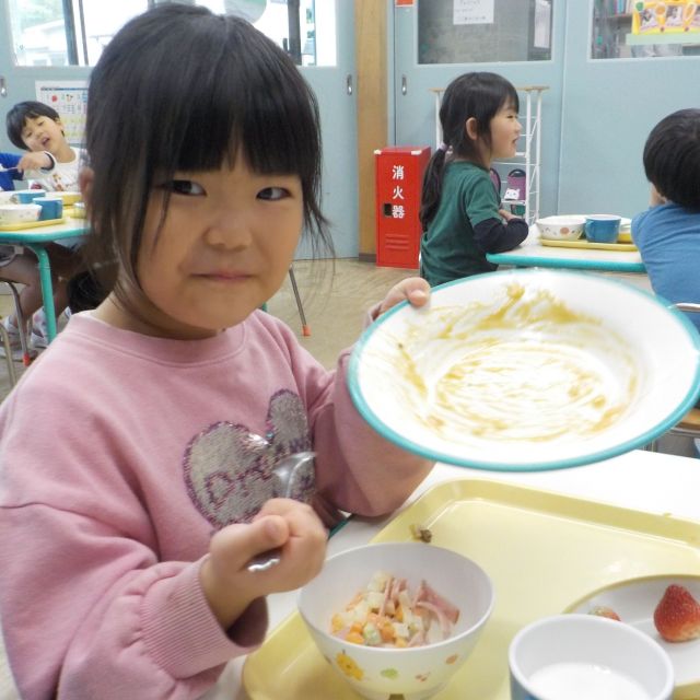 ＊　給食時間の様子（門田認定こども園）　＊