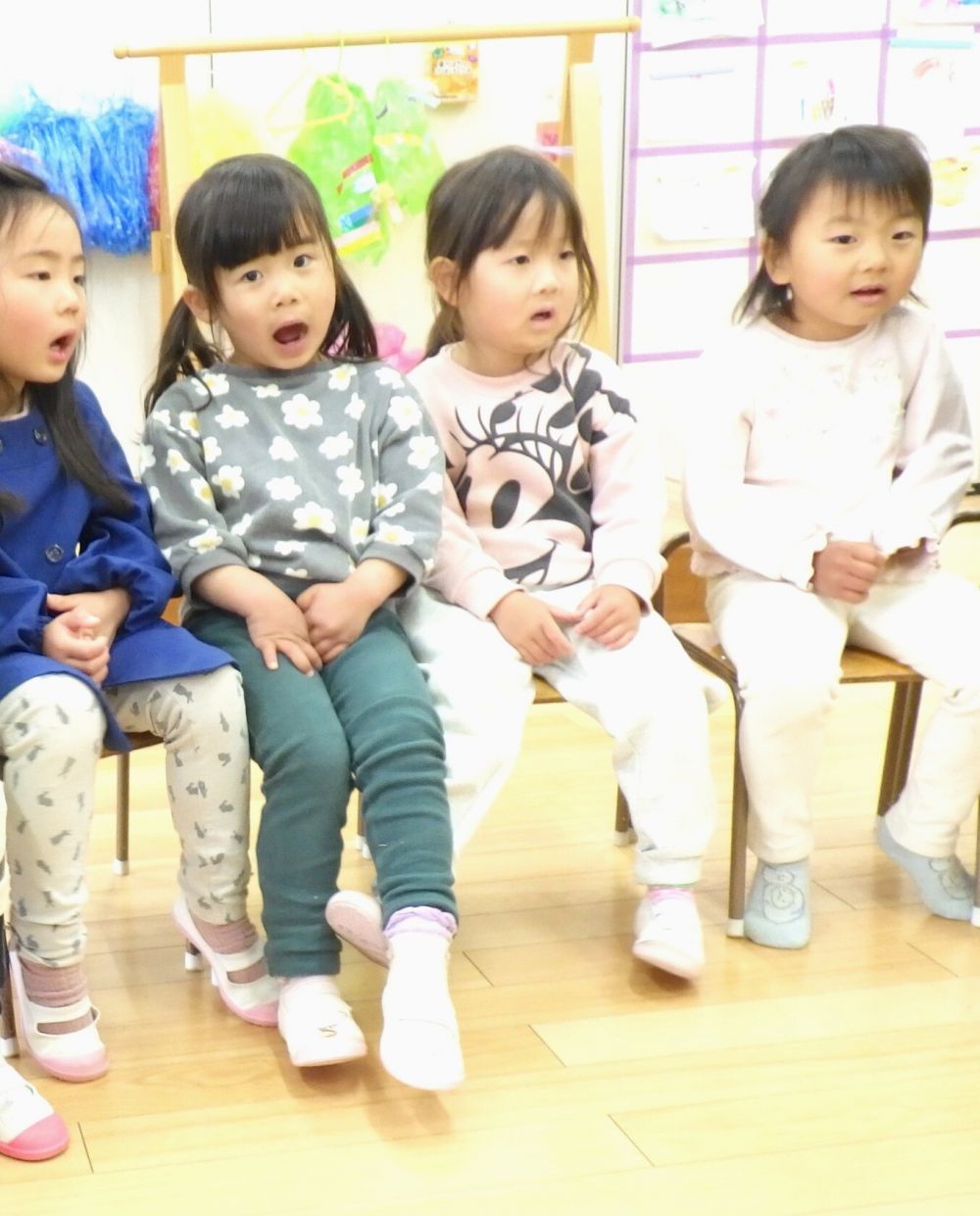 自分達で考えた振りをつけながら最後はみんなで大合唱♪

1つの歌に対して子ども達がどんなイメージを持っているのかが分かる
楽しい時間になりました♡
