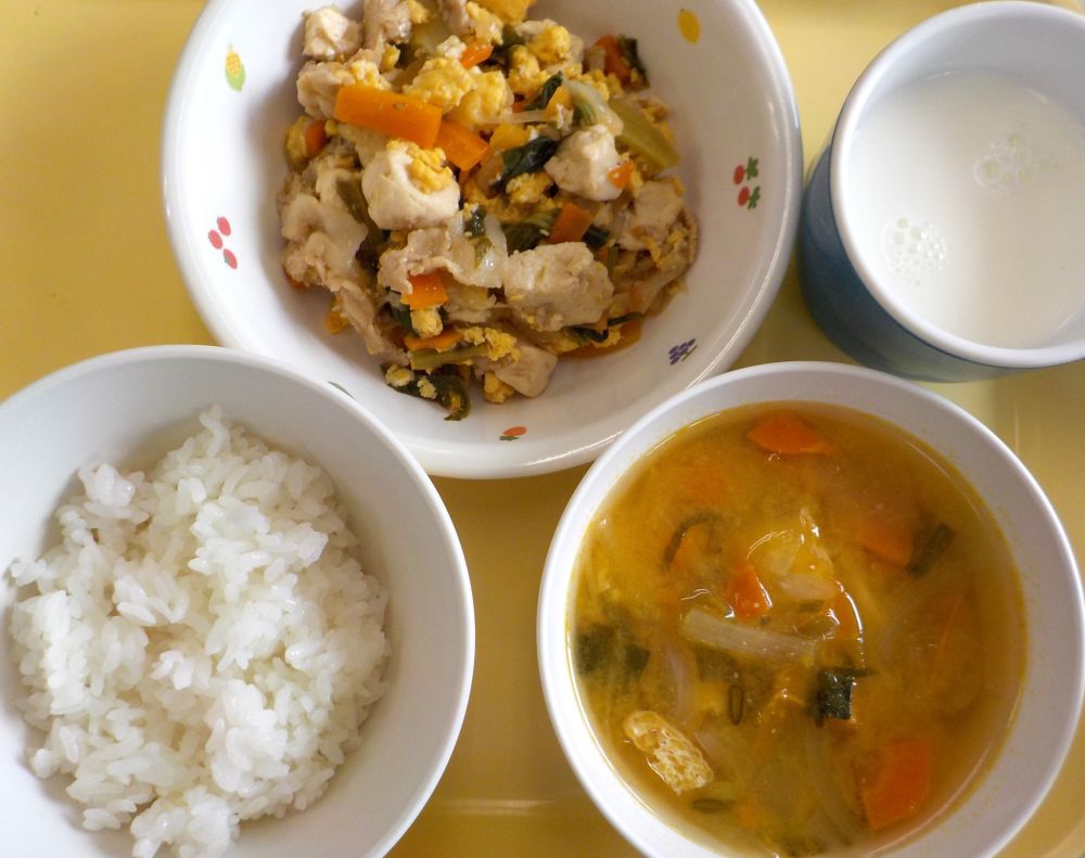 ご飯

豆腐チャンプルー

かぼちゃのみそ汁

牛乳