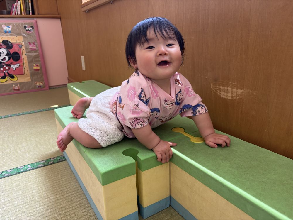 段々と園生活にも慣れ、
好きな事を見つけられるようになってきたウサギ組さん💕

自分で登れる事が楽しくて、
繰り返し登っていたKちゃん✨