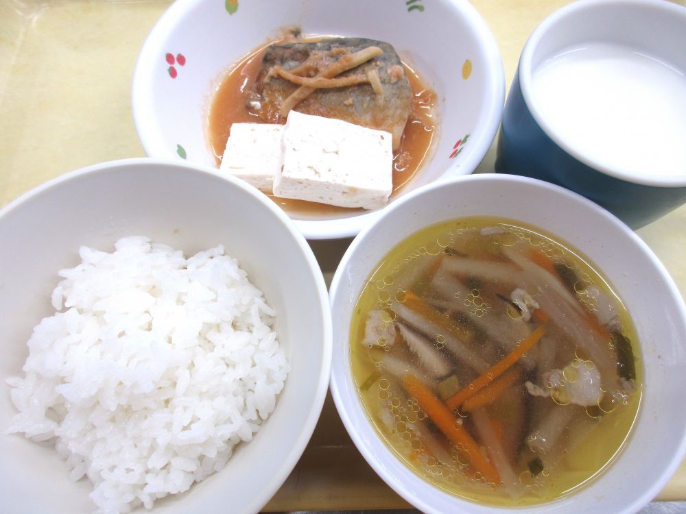 ご飯

さばのみそ煮

付け合わせ（豆腐）

沢煮椀

牛乳
