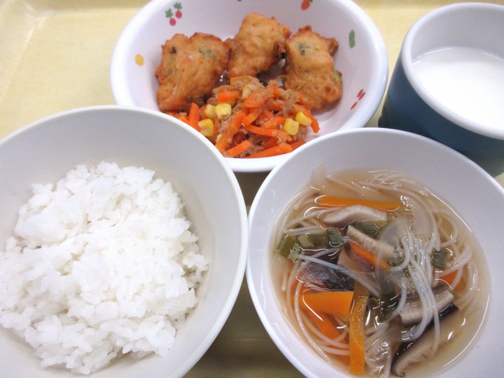 ご飯

いかメンチ

人参しりしりシーチキン

ビーフンスープ

牛乳