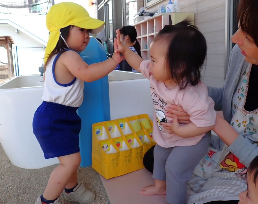 応援してくれるお友達とハイタッチ👏