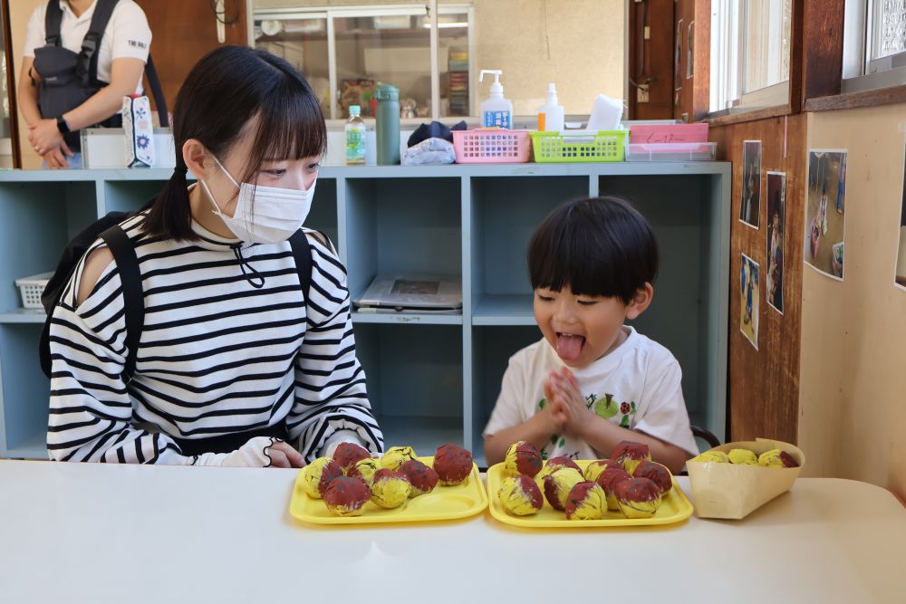 朝の支度が終わると早速遊びに🥰♪

屋台ごっこが大好きなＨくん！
「ママもしよう♡」と誘う姿にほっこり

大好きな遊びを、大好きなママと！🫰🏻
大満喫する様子でした🫰🏻🤍