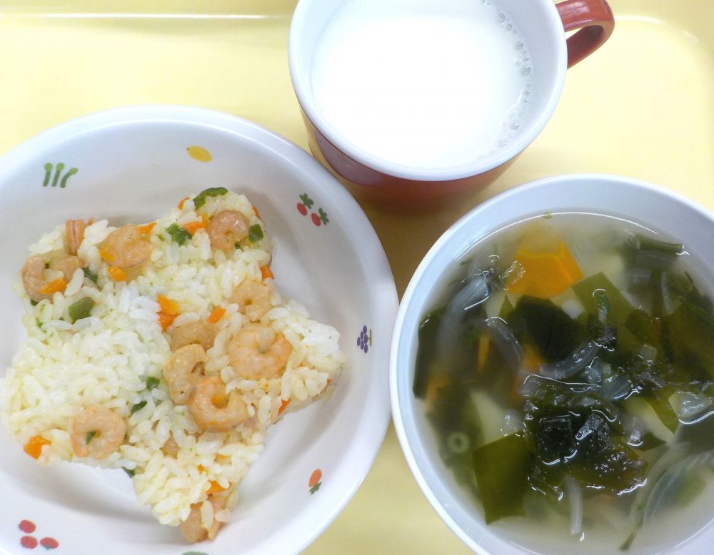 エビ塩チャーハン

オニオンスープ

牛乳