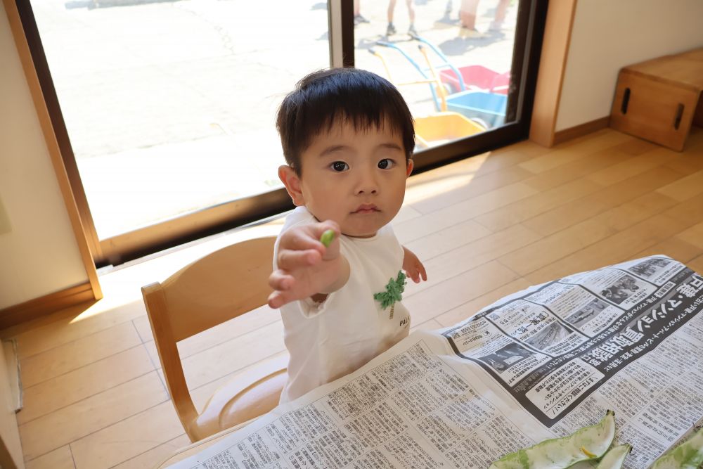 「そら豆がでてきたよ！」
と、嬉しそうに見せてくれたMくん😊
中から豆が出てきて面白いね！