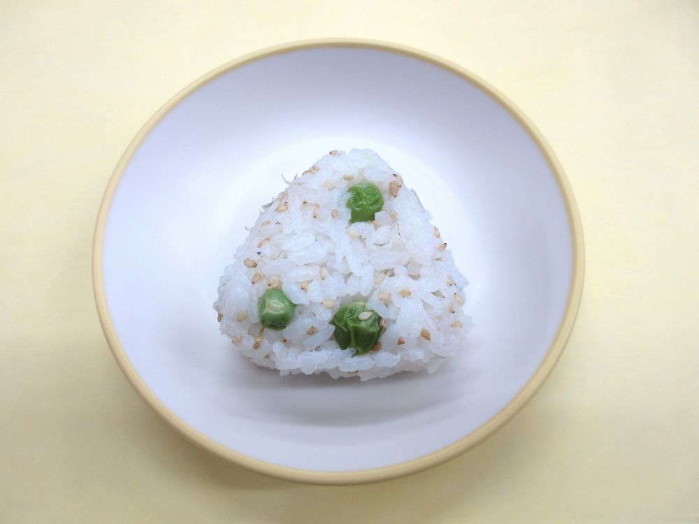 グリンピースおにぎり