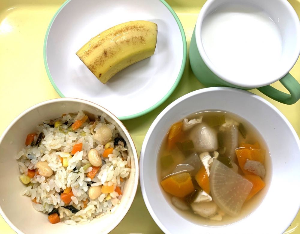 中華菜飯

かみなり汁

バナナ

牛乳